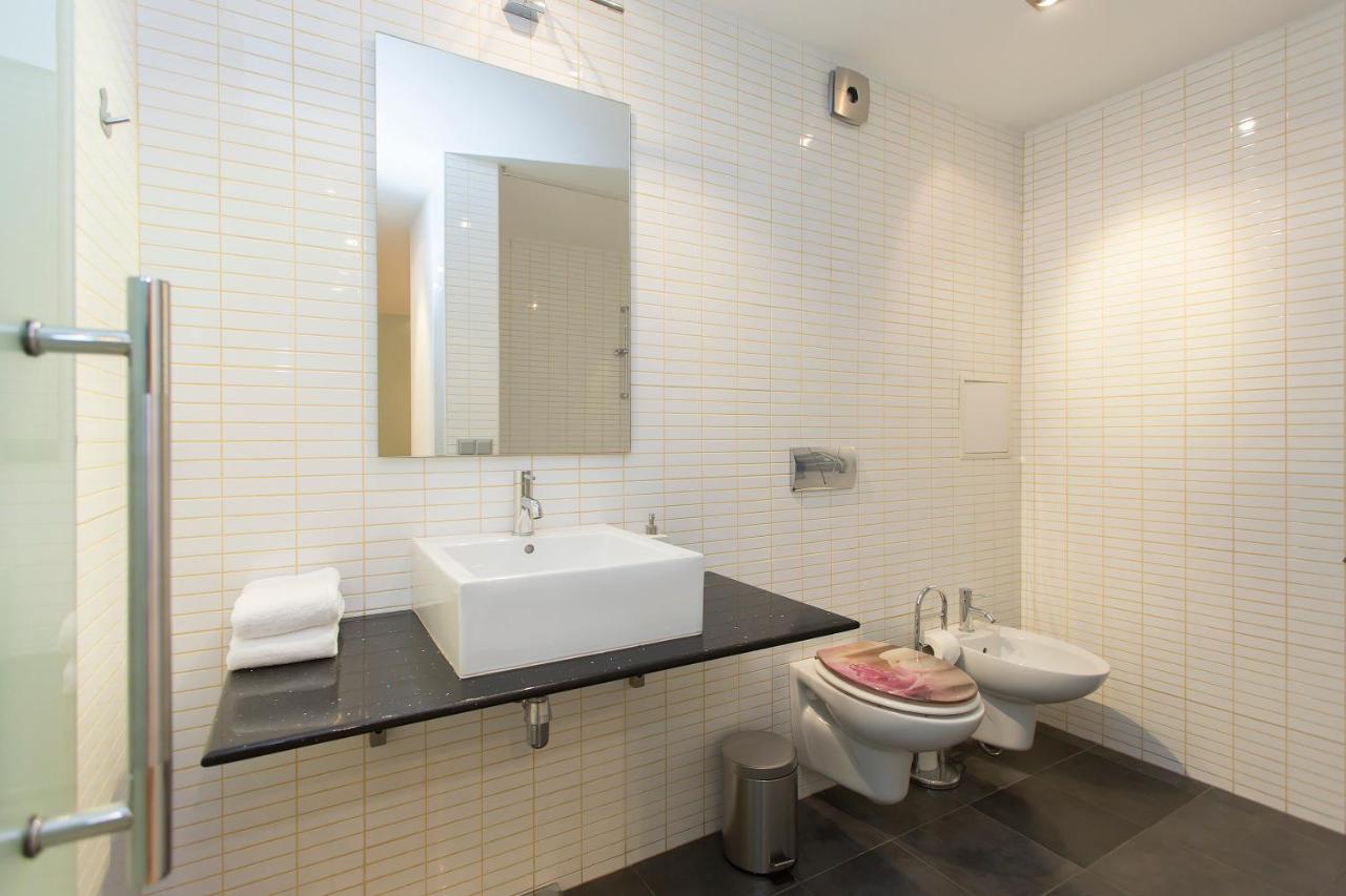 Modern Apartment In The City Center Sofia Exteriör bild