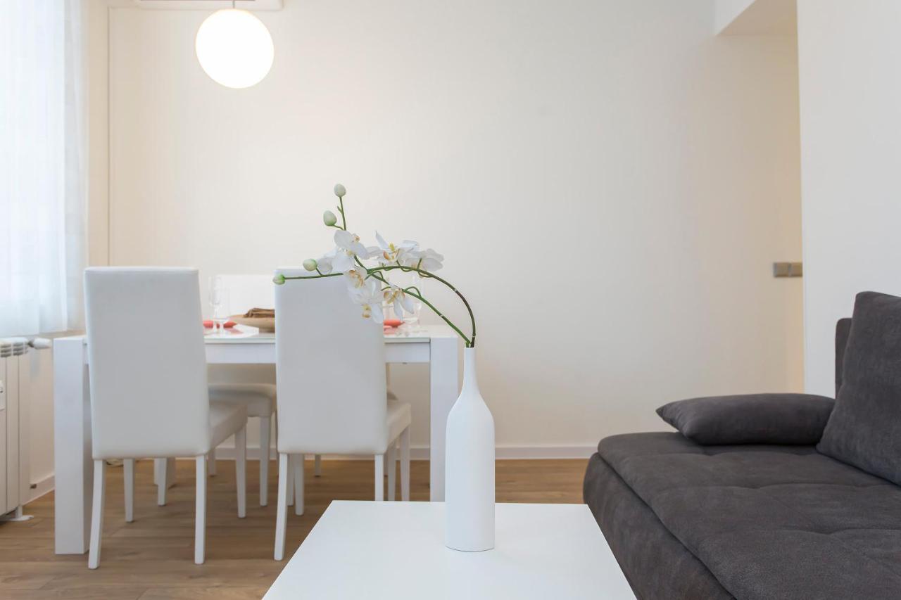 Modern Apartment In The City Center Sofia Exteriör bild